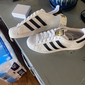 NEW adidas superstars (W)